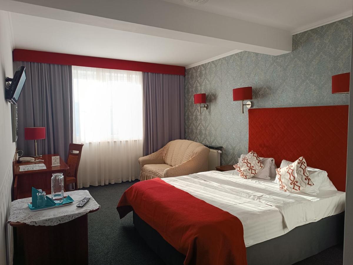 Amigo Hotel Sulejówek エクステリア 写真