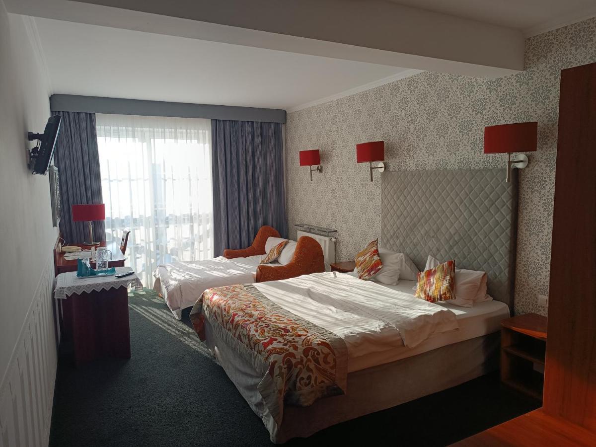 Amigo Hotel Sulejówek エクステリア 写真