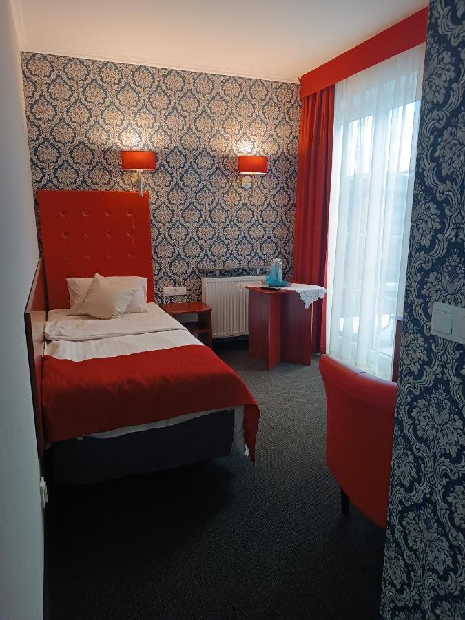 Amigo Hotel Sulejówek エクステリア 写真