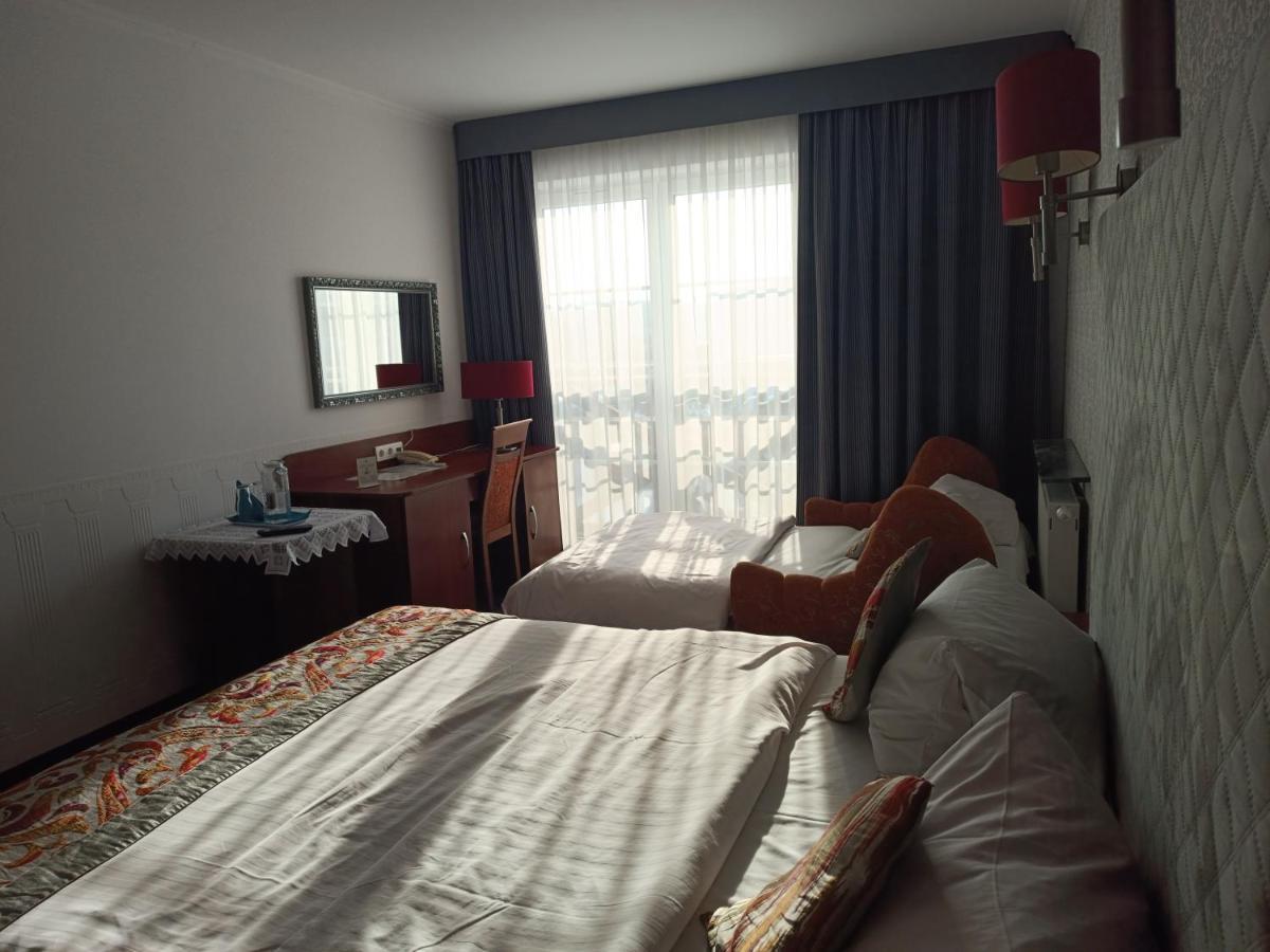 Amigo Hotel Sulejówek エクステリア 写真