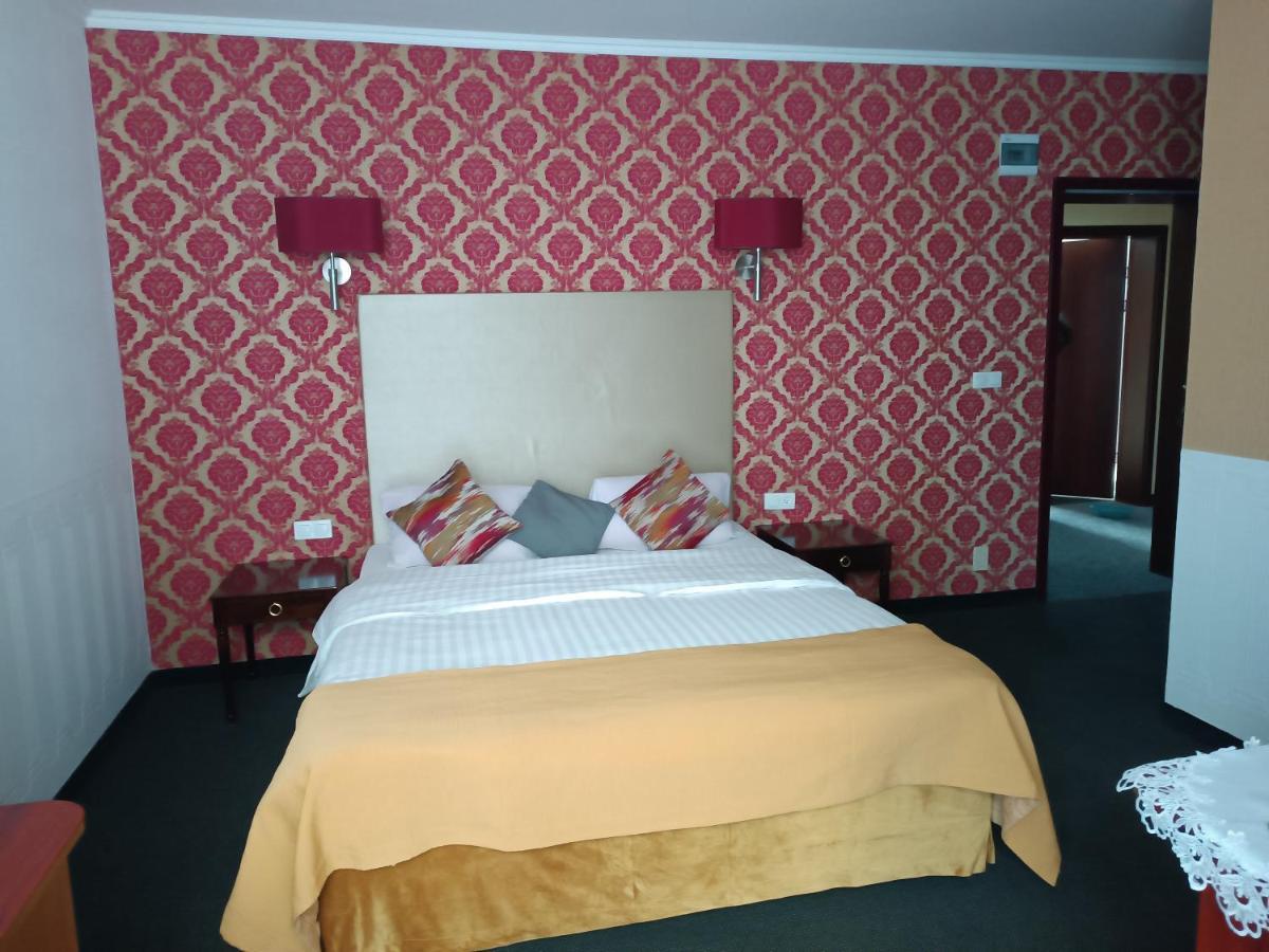 Amigo Hotel Sulejówek エクステリア 写真
