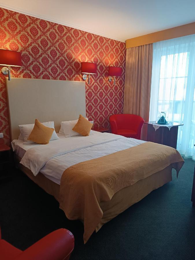 Amigo Hotel Sulejówek エクステリア 写真