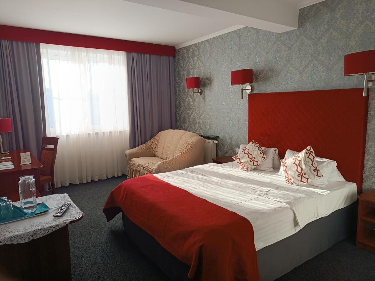 Amigo Hotel Sulejówek エクステリア 写真