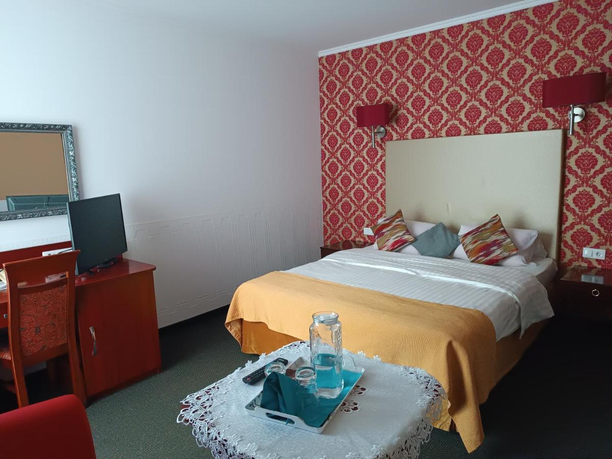 Amigo Hotel Sulejówek エクステリア 写真