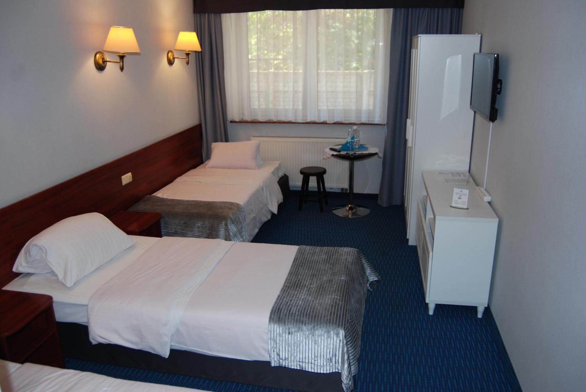 Amigo Hotel Sulejówek エクステリア 写真
