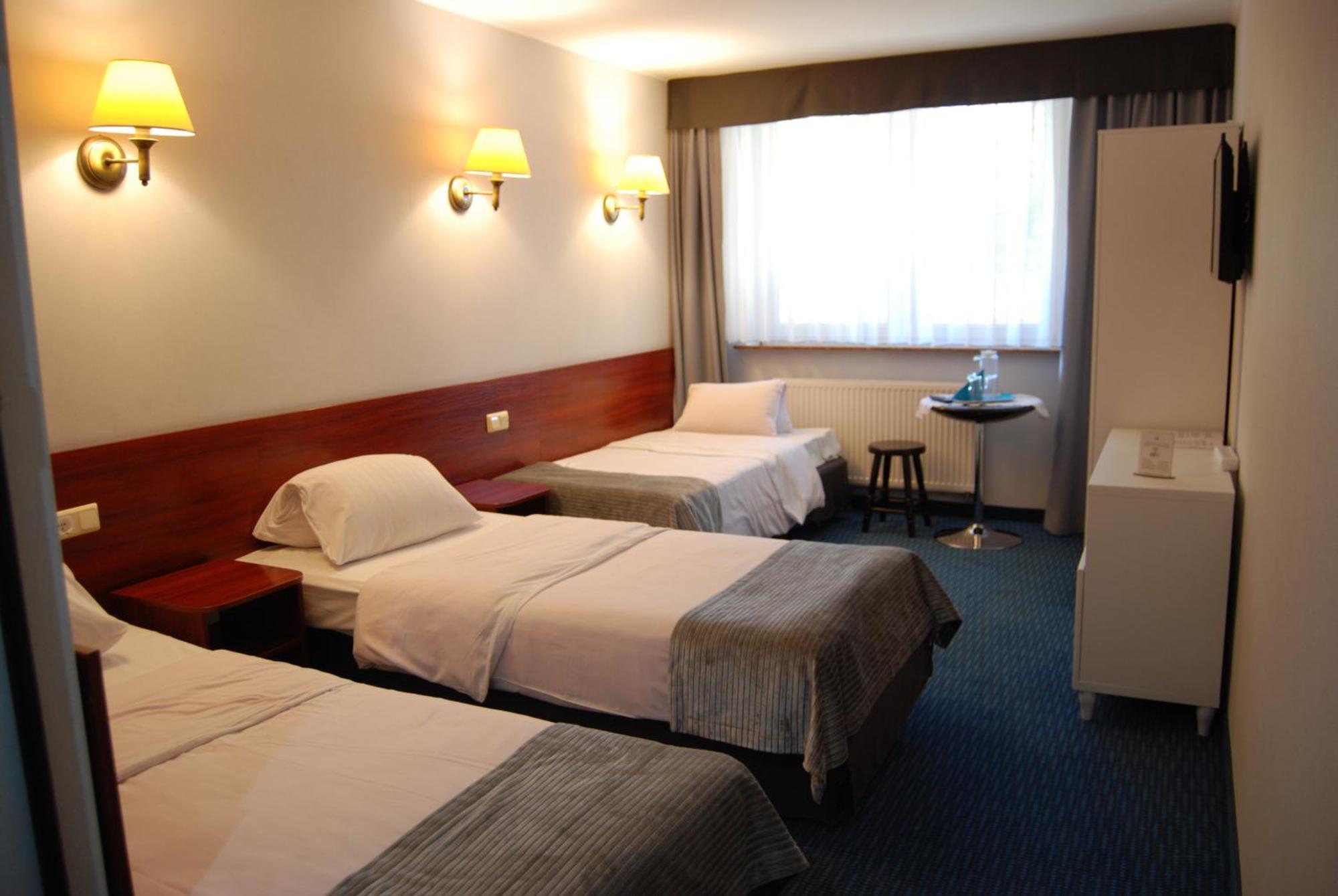 Amigo Hotel Sulejówek エクステリア 写真