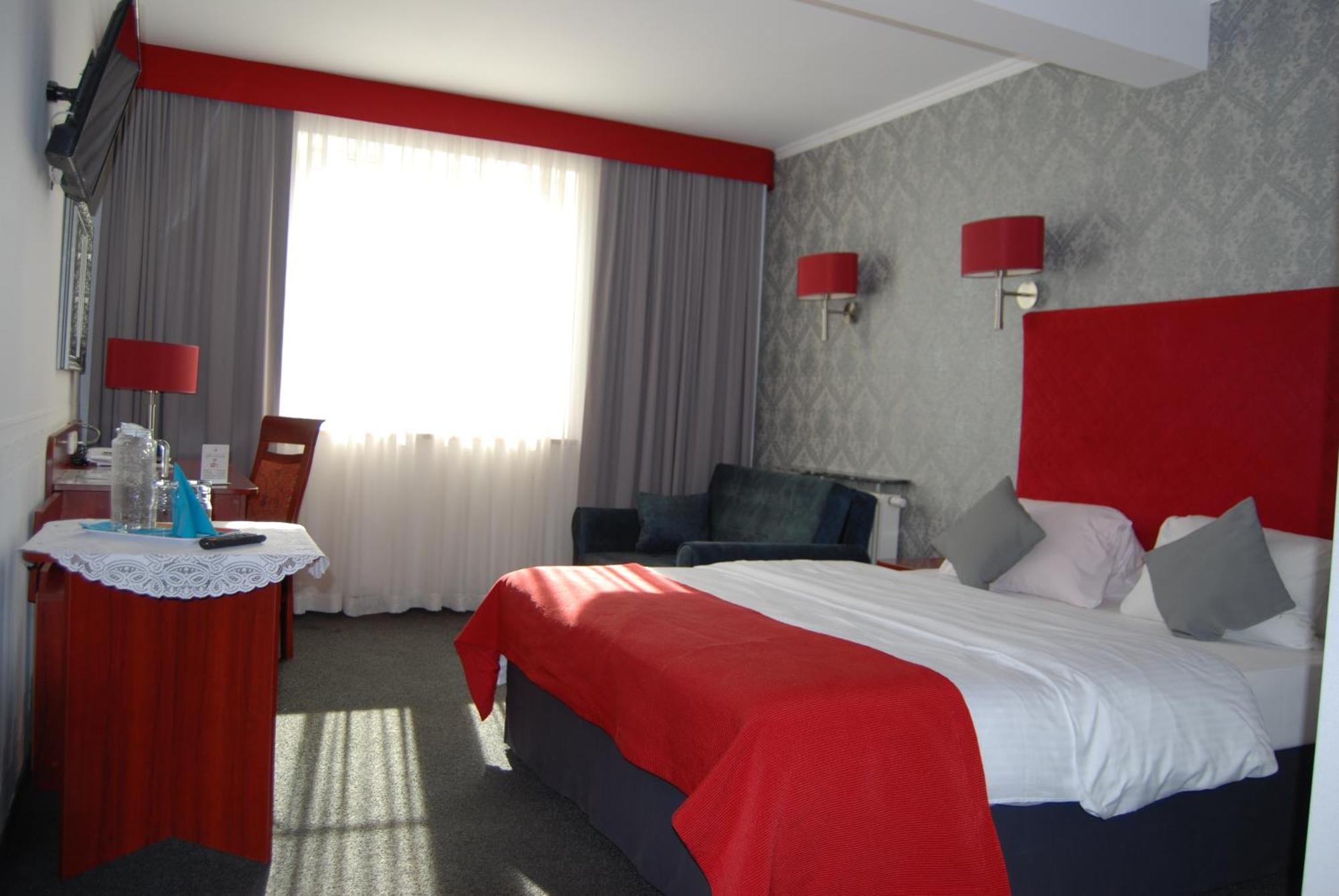 Amigo Hotel Sulejówek エクステリア 写真