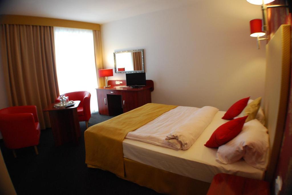 Amigo Hotel Sulejówek 部屋 写真