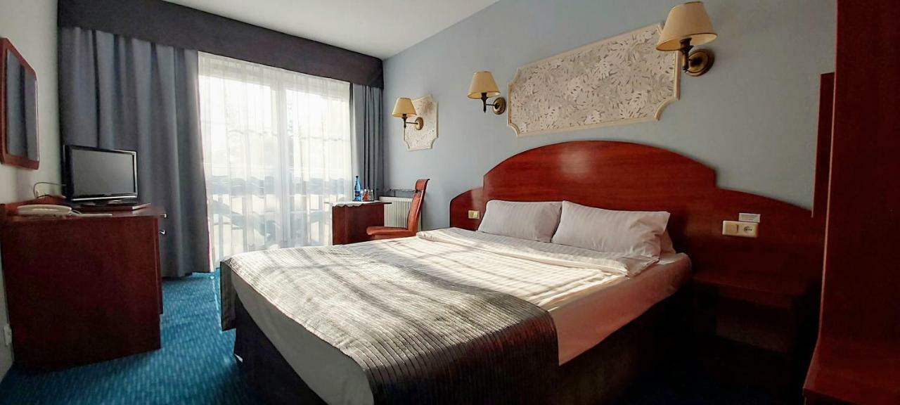 Amigo Hotel Sulejówek エクステリア 写真