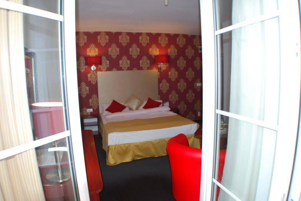 Amigo Hotel Sulejówek エクステリア 写真
