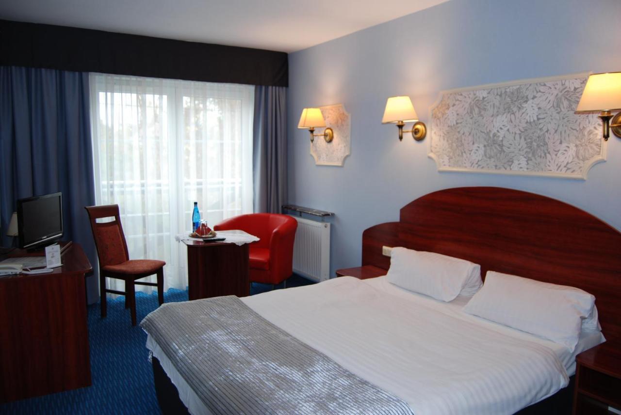 Amigo Hotel Sulejówek エクステリア 写真