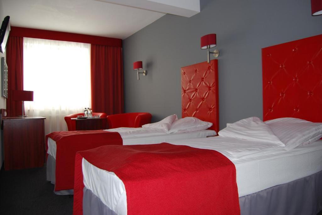 Amigo Hotel Sulejówek エクステリア 写真